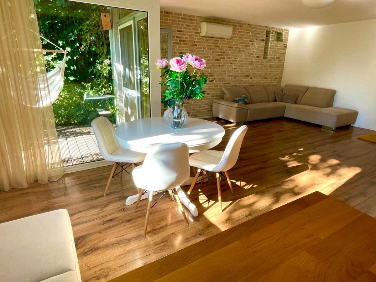 70M2 Romantic Living In The Old Town With Garden Bratislava Exteriér fotografie