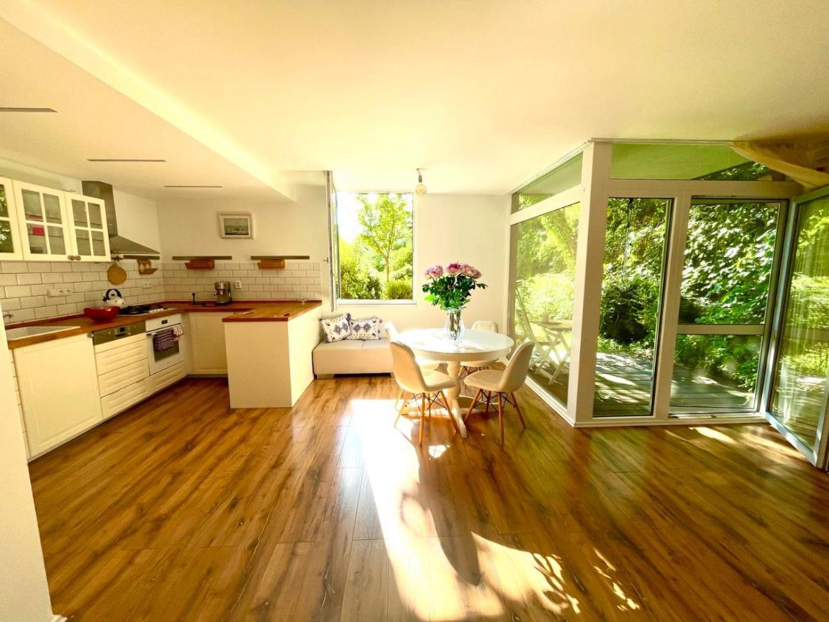 70M2 Romantic Living In The Old Town With Garden Bratislava Exteriér fotografie