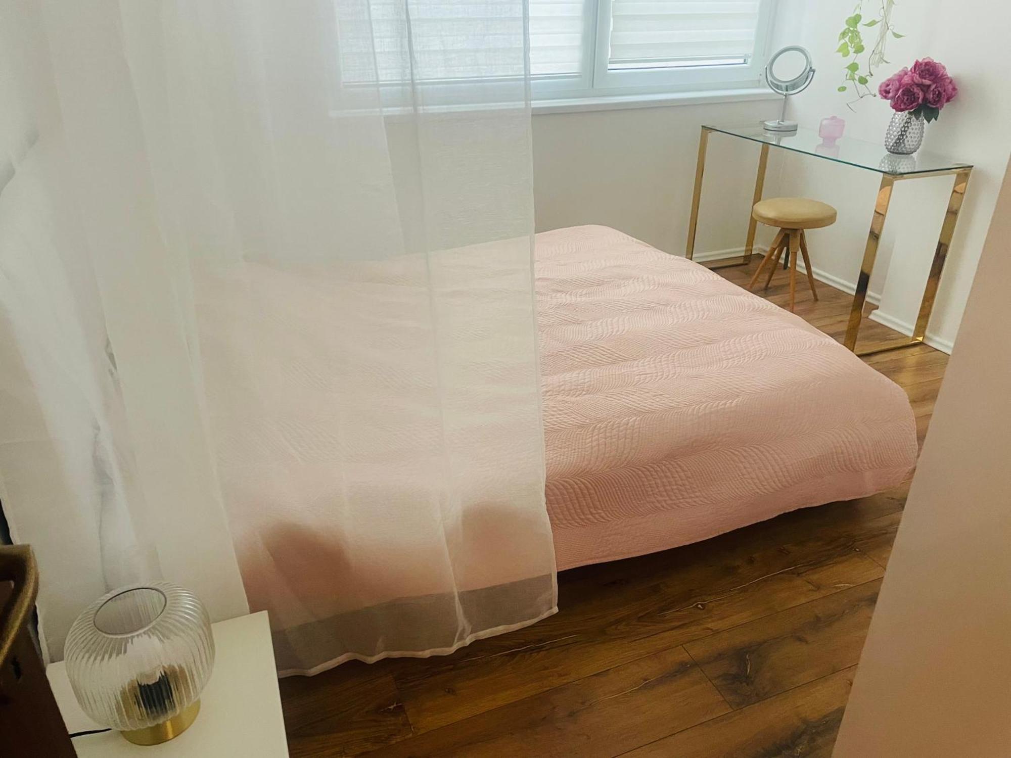 70M2 Romantic Living In The Old Town With Garden Bratislava Exteriér fotografie